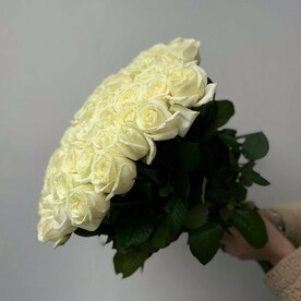 Красивый букет из белых роз 75 шт 50 см, большой букет роз, букет живых цветов, Россия, арт: 1719