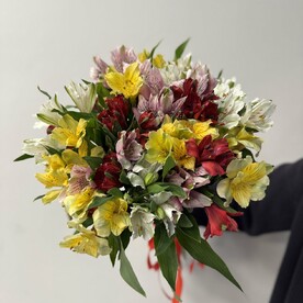 Букет из 19 альстромерий микс под ленту, арт: 3131
