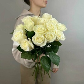 Монобукет из роз "Мондиаль", Эквадор, 15шт, высота 50см, белый, атласная лента, арт: MRKT-1OSSD98D