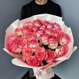 Розовые розы букет