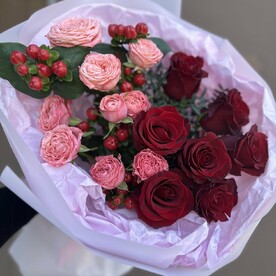 Яркий букет роз