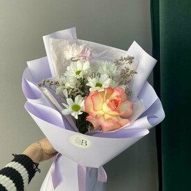 Букет комплимент с ажурной розой