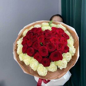 Букет из роз в форме сердца 💕