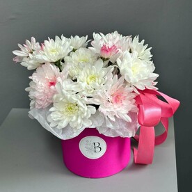 Композиция из хризантемы в коробочке