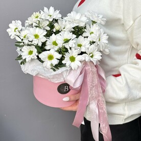 Композиция с ромашковидной хризантемой