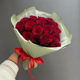 Букет красных роз 15шт