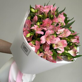 Букет стойкой альстромерии