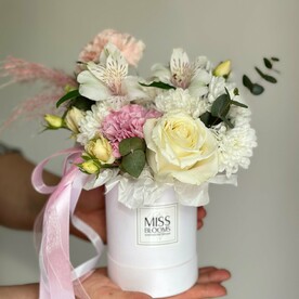 Композиция в небольшой коробке