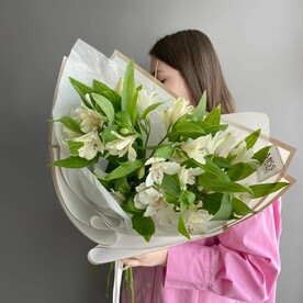 Букет белой альстромерии