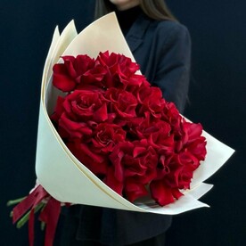 Букет 11 красных французских роз (мб 139)