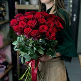 25 красных роз