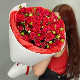 11 красных Кустовых роз