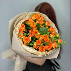 11 ярких кустовых оранжевых роз