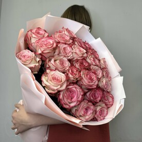 25 розовых роз 50см в нежном букете