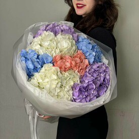 Воздушный букет из 7 гортензия