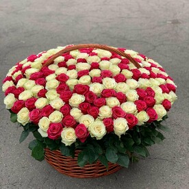 Розы в корзине 🌹