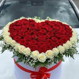 101 роза в коробке