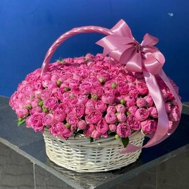 Ароматные розы в корзине