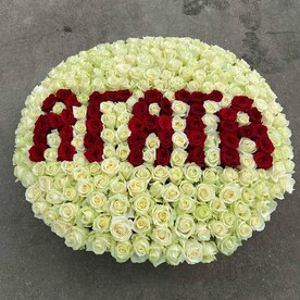 Надпись из роз