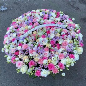 Корзина из отборных цветов