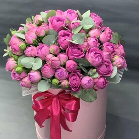 Роза мисти бабблс, Эвкалипт, Шляпная коробка, Флористическая губка