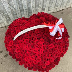 Роза в корзине