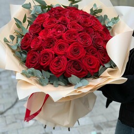Роза 🌹 51 с эвкалиптом