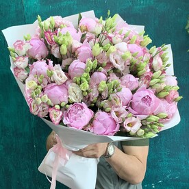 Роскошные пионы розовые