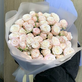 Пионовидная кустовая роза