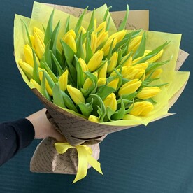 Тюльпаны желтые