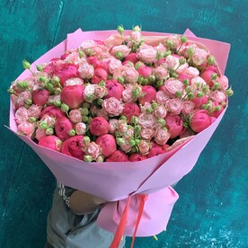 Пионы с розами