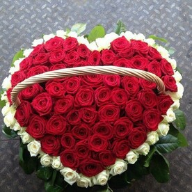 Краснобелые розы, Зелень, Флористическая губка, Корзина