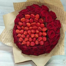 Клубника с розами