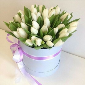 Коробка с тюльпанами.