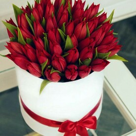 Тюльпаны в коробке
