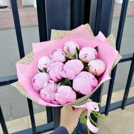 Букет из пионов