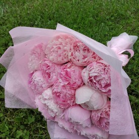 Букет из пионов