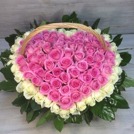 Корзина в форме сердце.