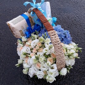 Роза кустовая, Лизиантус Эустома, Гортензия Гидрангия, Подгузники хагис, Оазис, Корзина, Набор детский, Пустышка