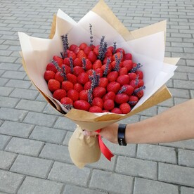 Клубника с лавандой