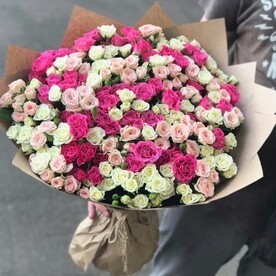 Букет из кустовых роз.