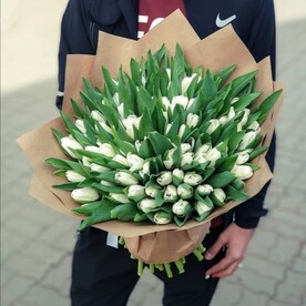 Букет из белых тюльпанов