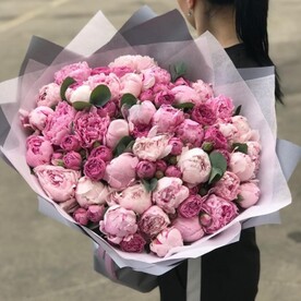 Пион, Роза пионовидная кустовая, Эвкалипт, Дизайнерская упаковка