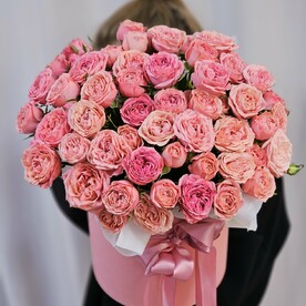 Коробка из кустовой пионовидной розы