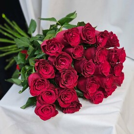25 импортных роз