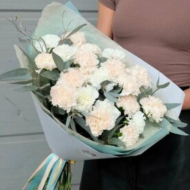 Букет из диантуса и эфкалипта