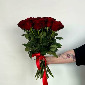 Букет из 21 красной розы 50см