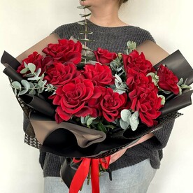 Букет "Объятия красных роз"