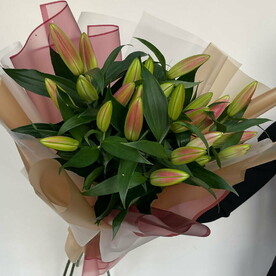 Букет из 5 розовых лилий "Благородство мгновения"