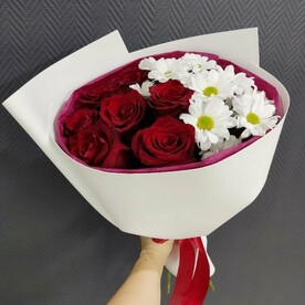 Дуо букет хризантема и красные розы